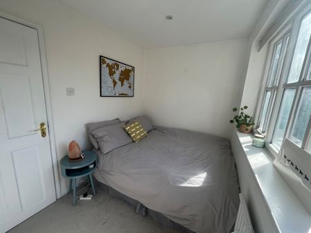 2 Bed Semi-Detached House, Durand Gardens, SW9 - Photo 5