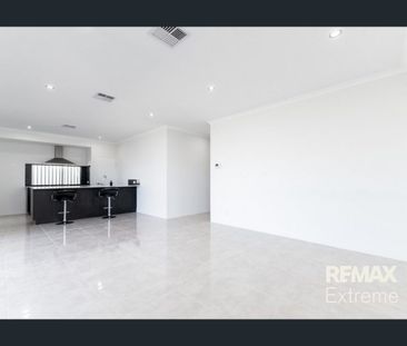 Stunning 3 Bedroom Home in Clarkson - Photo 6