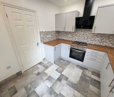 2 bedroom end of terrace house to rent - Photo 2