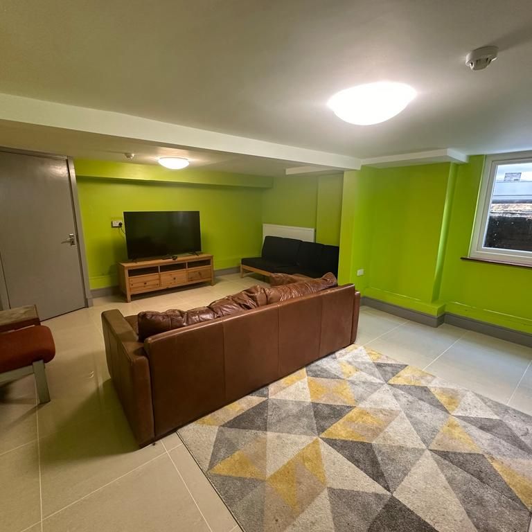 1 bedroom in a house share to rent - Photo 1