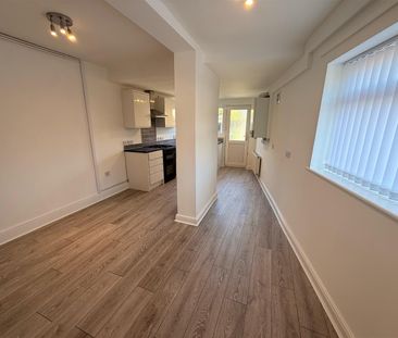 Oakleigh Grove, Bebington - Photo 1