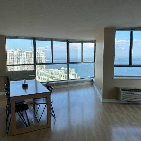 Harbourfront penthouse condo with spectacular views for rent - Photo 4