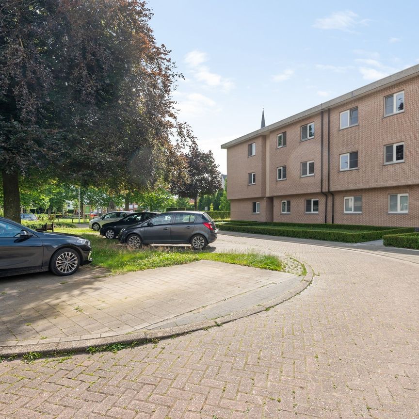 Gelijkvloers appartement met 2 slaapkamers, tuintje en autostaanplaats te Ranst! - Photo 1