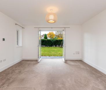 3 bedroom flat to rent - Photo 1