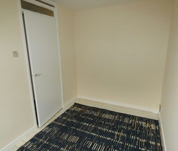 Terraced House to rent on - Photo 2