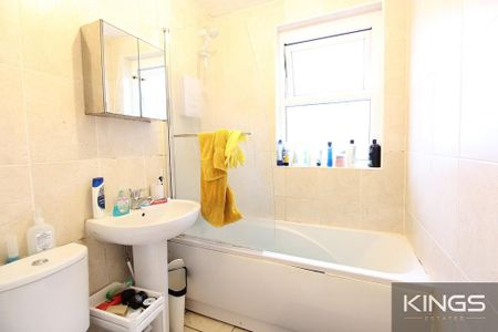 4 bedroom semi-detached house to rent - Photo 2
