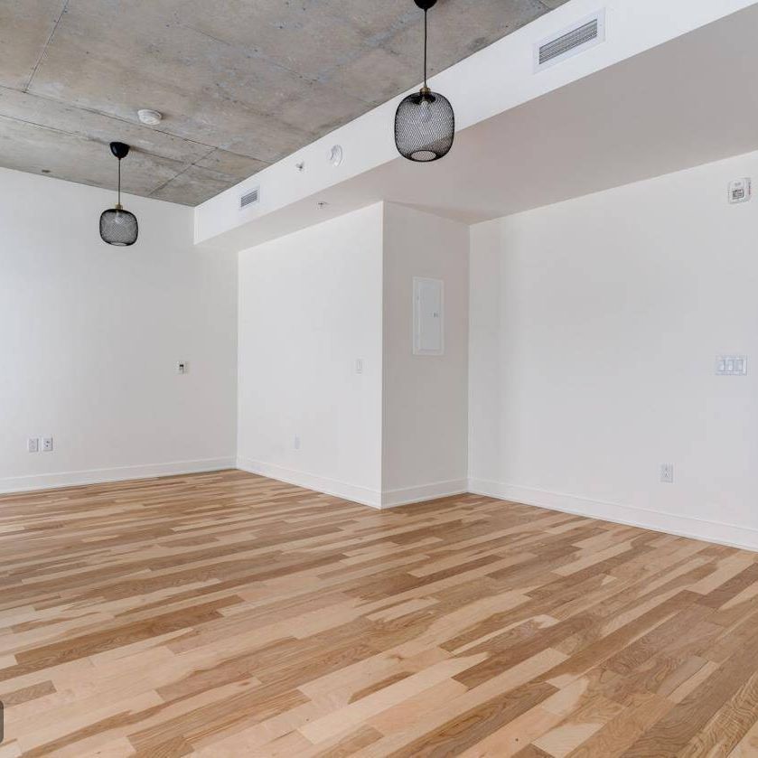 Charming two-story apartment for rent in Rosemont | Accès International - Photo 1