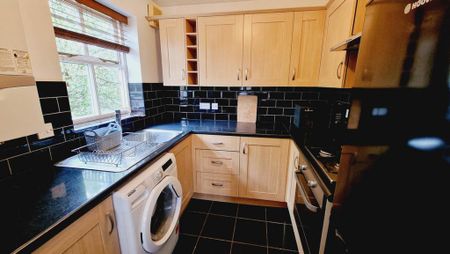 2 bedroom flat to rent - Photo 3