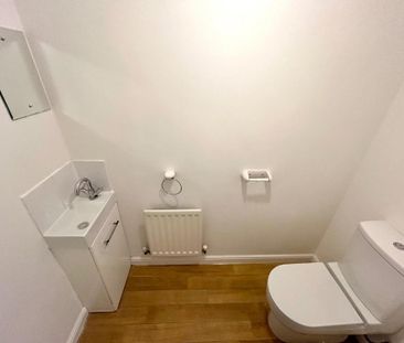 4 bedroom detached house to rent - Photo 4