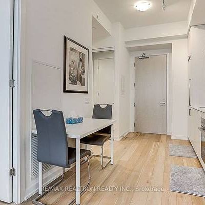 Furnished 1 Bedroom, 1 Bathroom Penthouse - Sugar Wharf - Photo 3