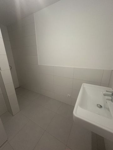 Moderne 3-Zimmer Wohnung mit Loggia, TG-Parkplatz und hochwertiger Ausstattung - Photo 3