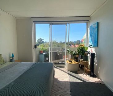 St Kilda West - Photo 4