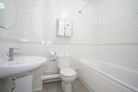 Alwyne Court, Woking - Photo 3