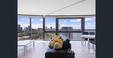 Life in the Quay - Photo 2