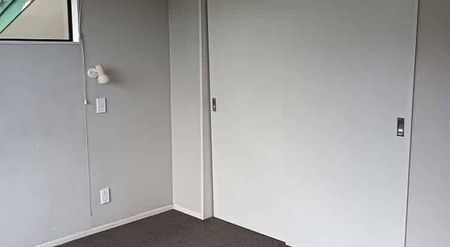 Spacious family home in Maungaraki - Photo 5