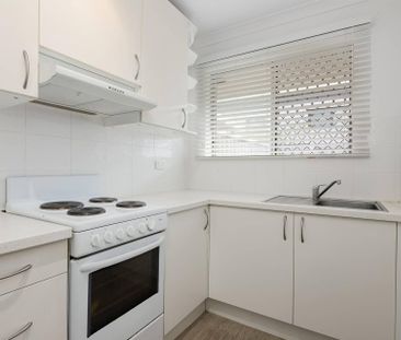 Bright & Charming Villa in Prime Tuart Hill Location! - Photo 4