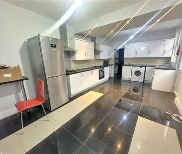 5 bedroom semi-detached house to rent - Photo 3