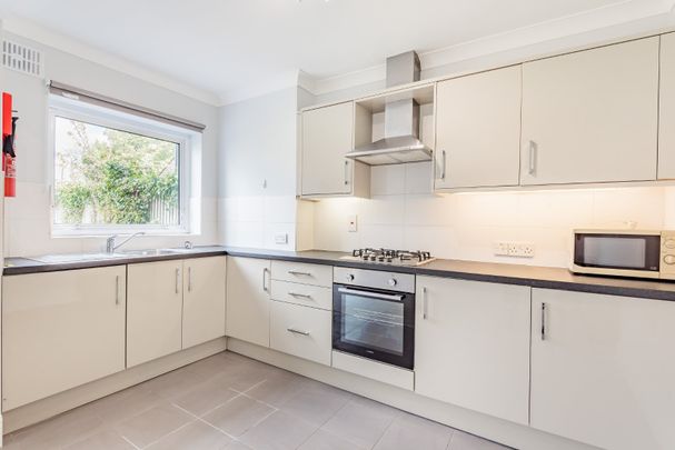 Fortis Green, London, N2 - Photo 1