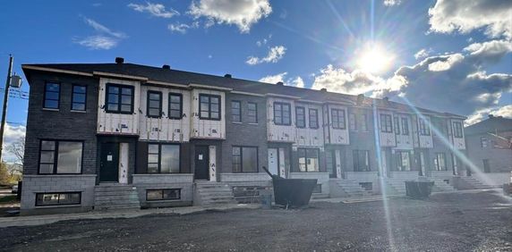 MAISON DE VILLE NEUVE À LOUER - SAINT-JACQUES - Photo 2