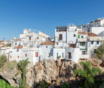 Townhouse in Cómpeta, Inland Andalucia in the mountains - Photo 4