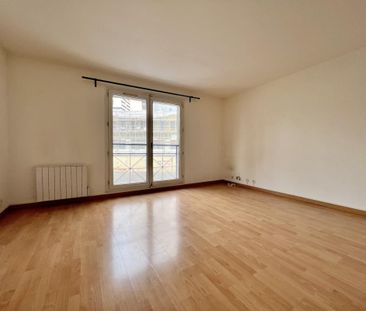 Location Appartement 2 pièces 47m² PARIS 19ème - Photo 2