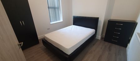 32 (7-BED) Kings Road, Canton, Cardiff, CF11 9DA - Photo 3