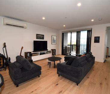 Modern Apartment in the Heart of Bentleigh - Photo 3