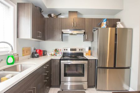 **ALL INCLUSIVE** STUDENTS/YOUNG PROFESSIONAL ROOM FOR RENT IN A STUNNING HOUSE!! - Photo 2