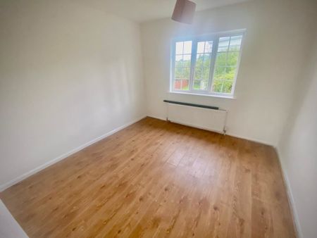 Long Drive, Greenford - Photo 2