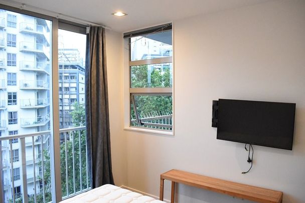 Three bedroom Central Apt w/ Balcony - Photo 1