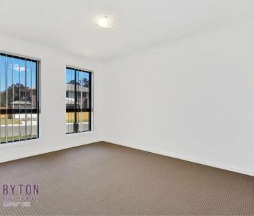 “Spacious Double Story Family Home in Schofields for Rent!” - Photo 3