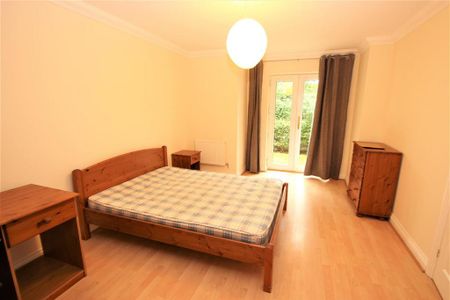 3 bedroom flat to rent - Photo 2