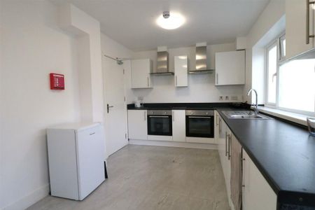 Studio to rent - Photo 3