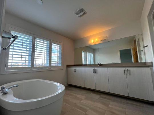 For Lease - 158 Frank Kelly Drive, East Gwillimbury, Ontario - Photo 1