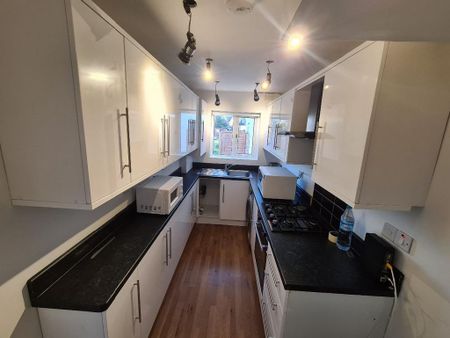 House share to rent - Photo 2