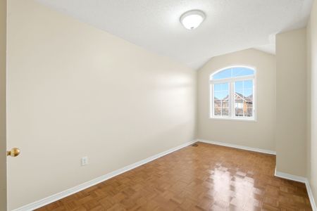 For Lease - 212 Venice Gate Drive, Vaughan, Ontario - Photo 4