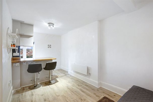 Kingston Road, London, SW19 flat to rent - Photo 1