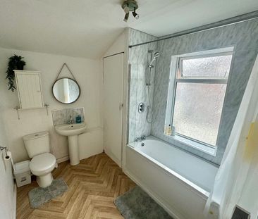 Room in a Shared House, Buckingham Avenue, M6 - Photo 1