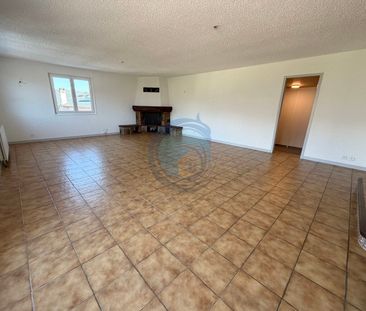 BEL APPARTEMENT DE 4,5 PIÈCES AVEC CHEMINÉE ET SPACIEUSE TERRASSE - Photo 2