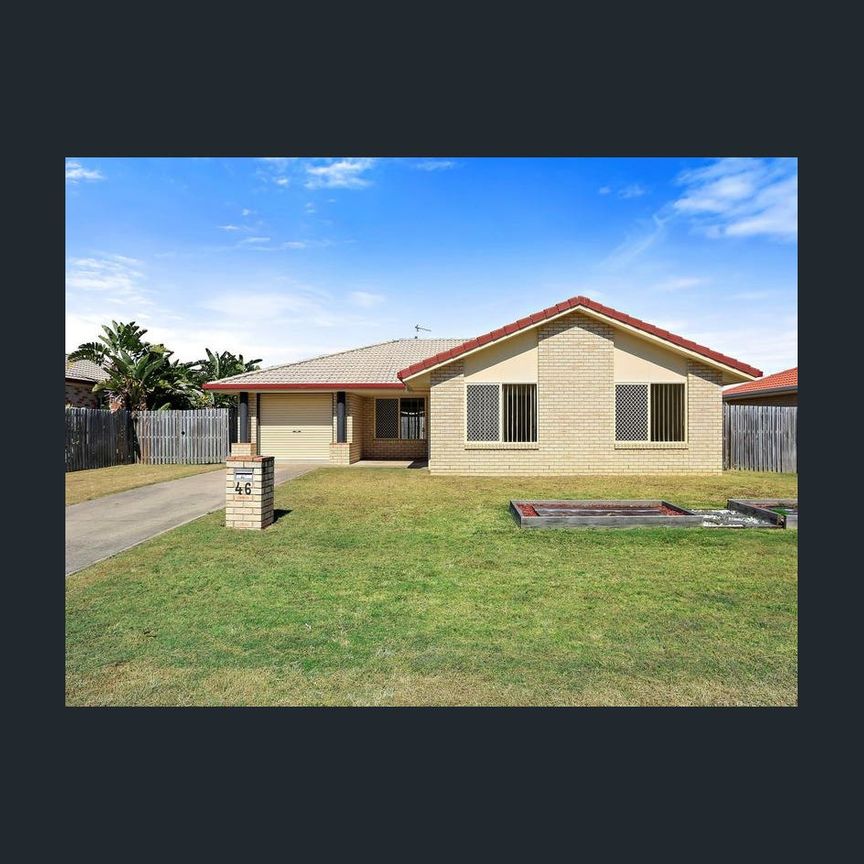 Just Renovated - Freshly Painted with Brand New Carpets - Photo 1