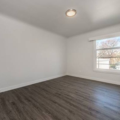 Huckleberry Flats - 1 Bedroom + Den - Available March 1st - Photo 3