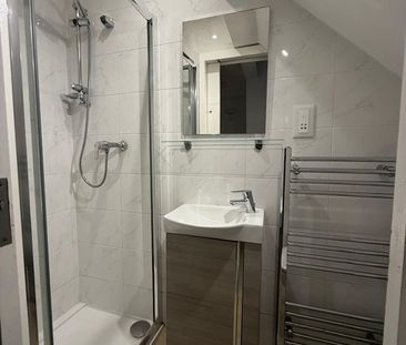 Bedsit, Old Oak Common Lane, W3 - Photo 6