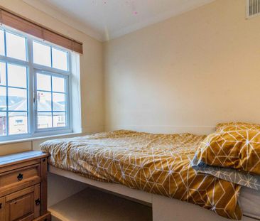 18 Abbotsford Road - Photo 5