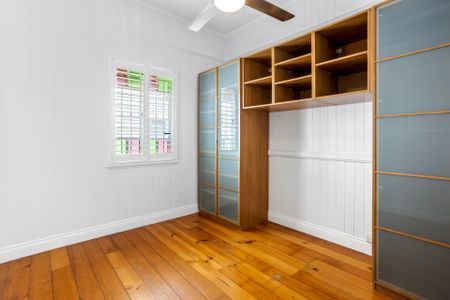 Spacious Four Bedroom Family Home with Pool and Workshop in Desirable Annerley - Photo 5