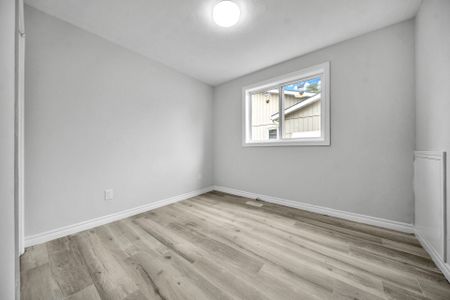 For Lease - 5 Centennial Drive, Brockton, Ontario - Photo 4