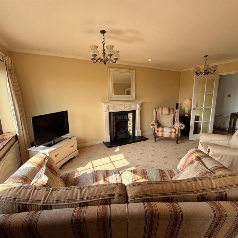 8 Vaddegan Road, Newtownabbey, BT36 7SW - Photo 1
