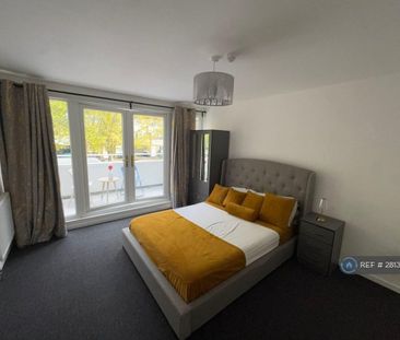 1 bedroom in a house share to rent - Photo 2