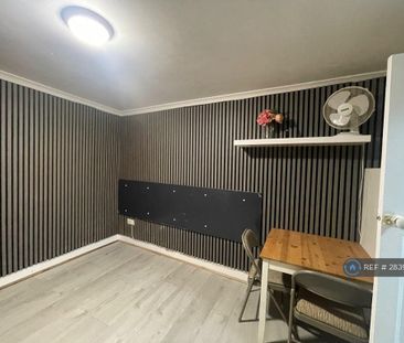 Studio to rent - Photo 6