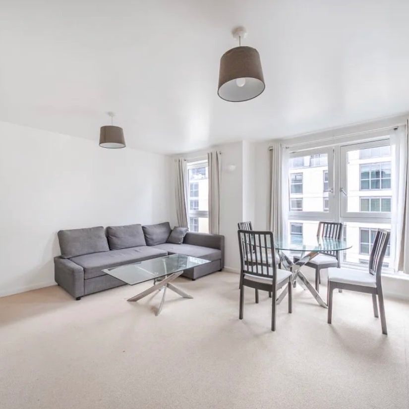 2 Bed Flat, Pine House, SW6 - Photo 1