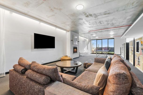 Chic Studio Living in the Heart of Vibrant South Yarra - Photo 1